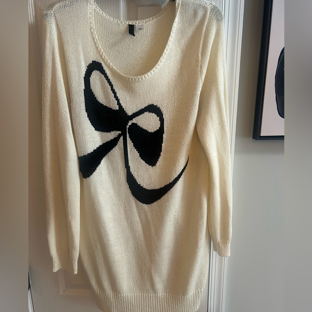 H&M Cream and Black Crew Neck Sweater with Bow Design